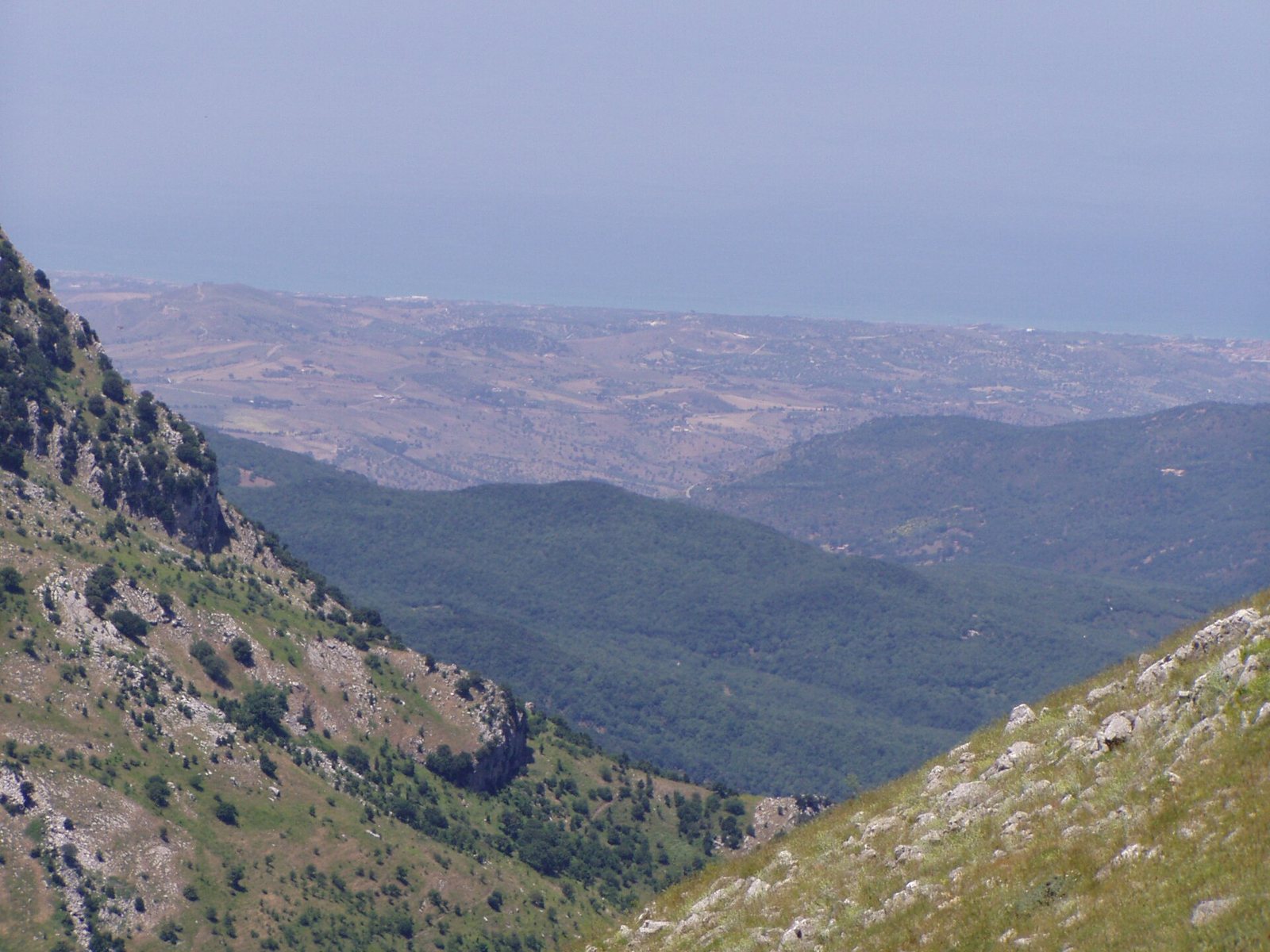 Le montagne delle Madonie che scendono verso la costa siciliana