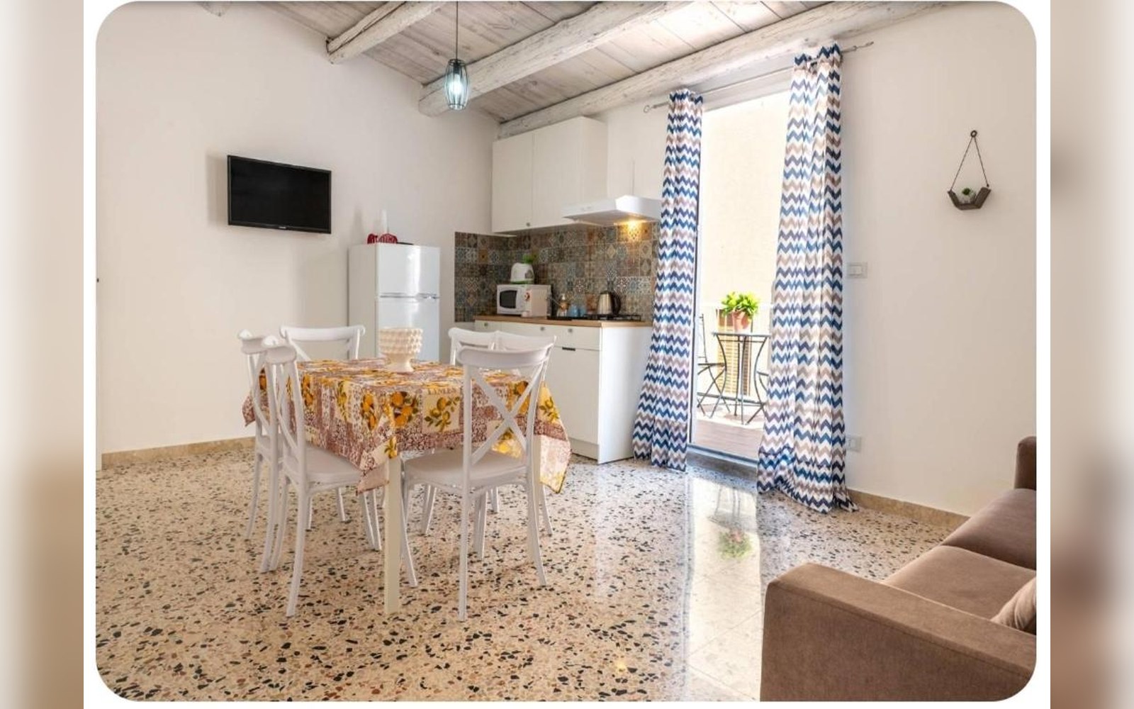 Holiday House Annunziata — Tre unità nel centro storico di Termini Imerese, 
