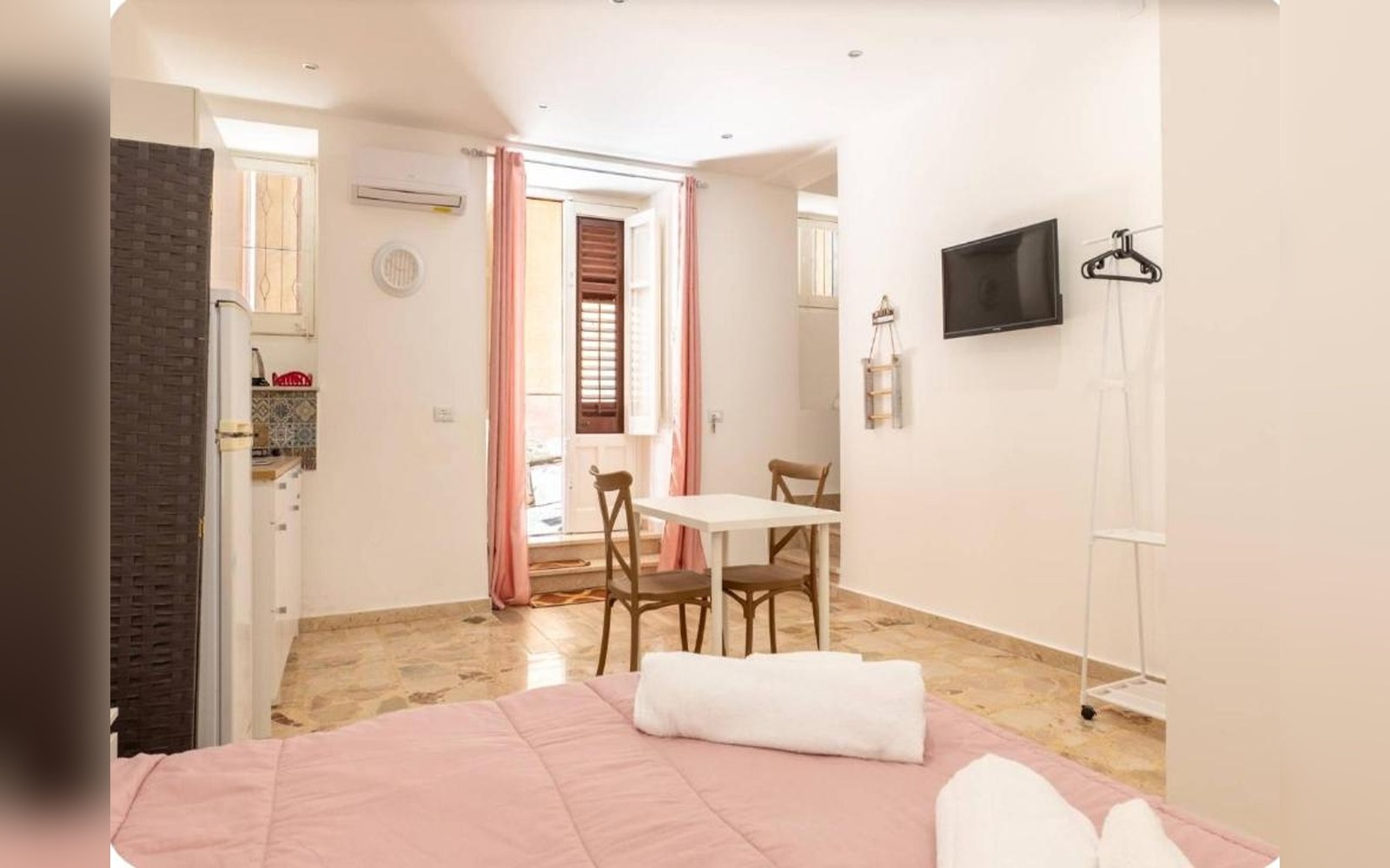 Holiday House Annunziata — Tre unità nel centro storico di Termini Imerese, 